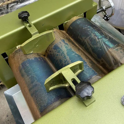 SUS304L 1000 kg/h Kuru Toz Karıştırma Makinesi Verimli Üç Silindirli Değirmen Makinesi