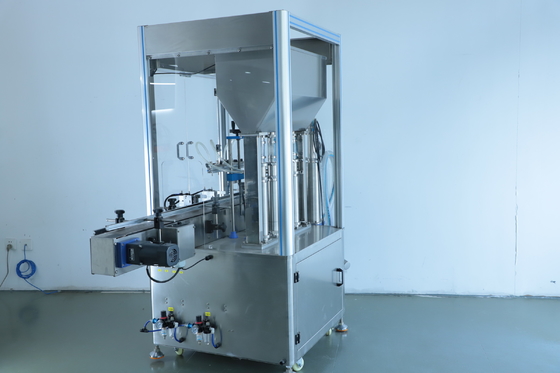 2.2KW 4 Başlı Kozmetik Sıvı Doldurma Makinesi 1400*1000*1700mm 30-50 Şişe / Dakika