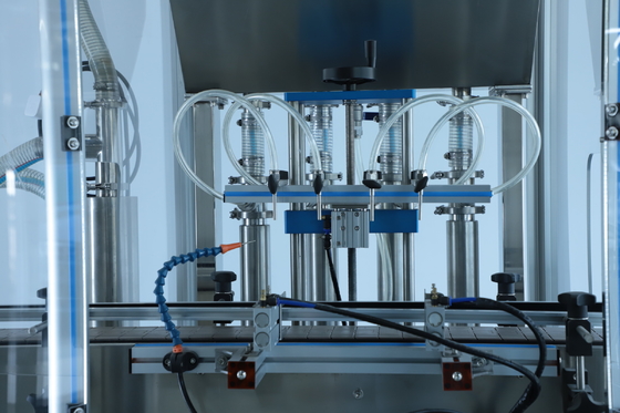 2.2KW 4 Başlı Kozmetik Sıvı Doldurma Makinesi 1400*1000*1700mm 30-50 Şişe / Dakika