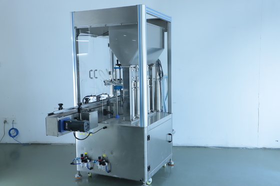 Yüksek Hızlı 2.2KW Kozmetik Sıvı Dolum Makinesi PLC Kontrolü