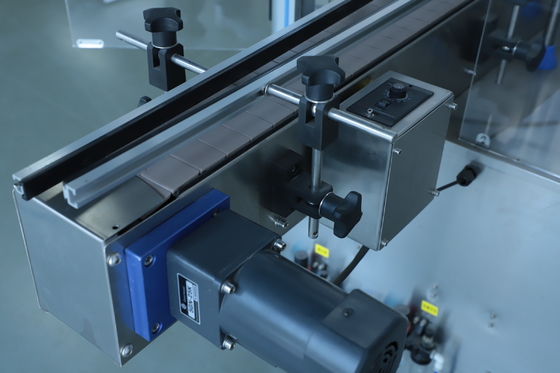 Yüksek Hızlı 2.2KW Kozmetik Sıvı Dolum Makinesi PLC Kontrolü