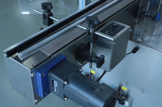 Yüksek Hızlı 2.2KW Kozmetik Sıvı Dolum Makinesi PLC Kontrolü